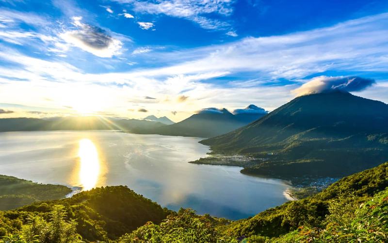 Atitlan: el lago dentro de un cráter volcánico en Guatemala