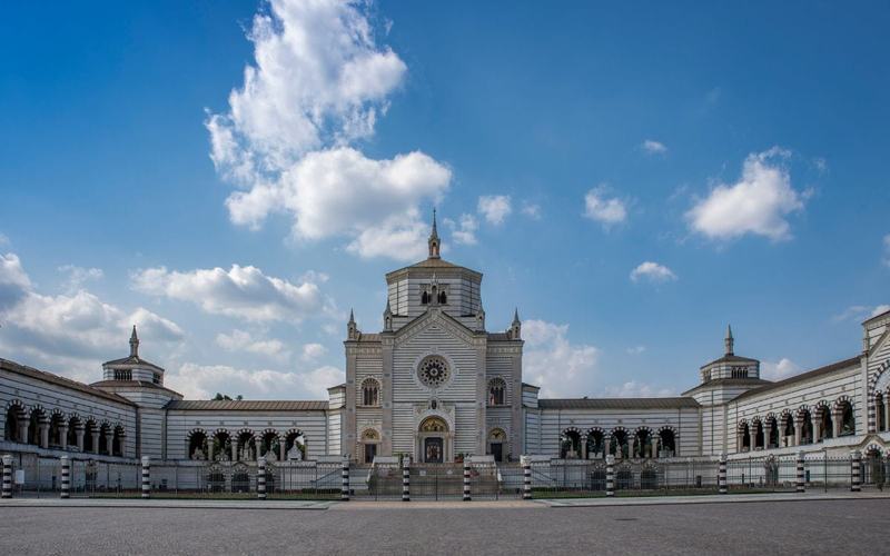 Cementerio Monumental de Milán: Un museo al aire libre entre lápidas y esculturas