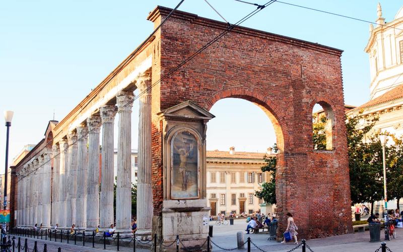 Columnas de San Lorenzo: Reliquias del pasado Imperial Romano