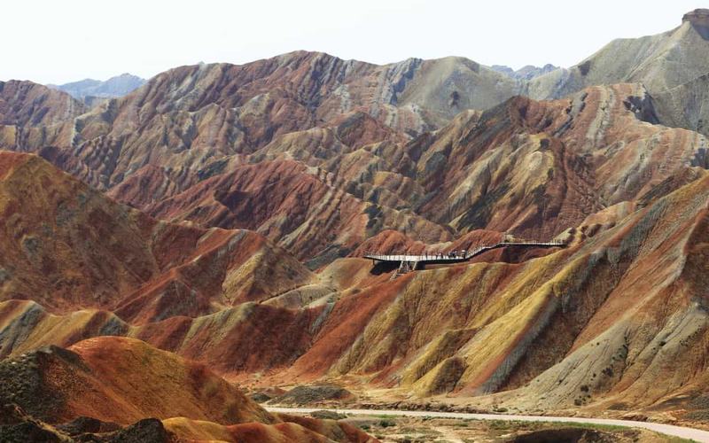 Conoce las Montañas Arcoíris de China: Un viaje al color