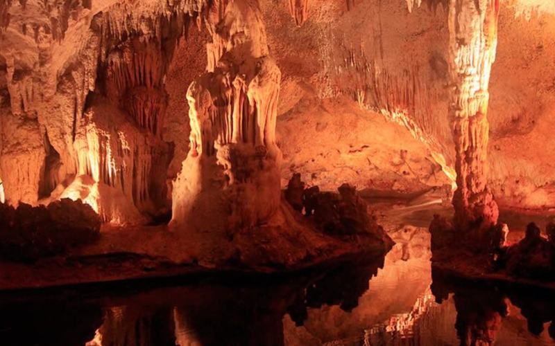Cueva de las Maravillas: Explorando la Creación Subterránea