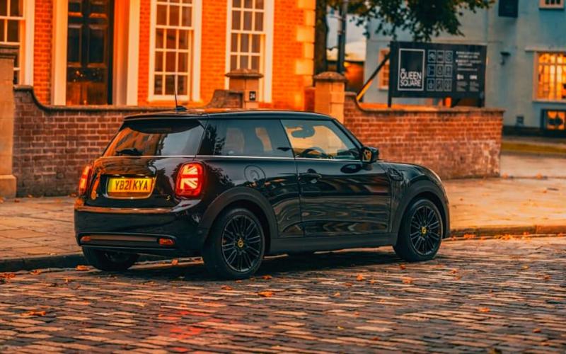 Mini cooper Electric Shadow edition aporta estilo sigiloso y poderoso