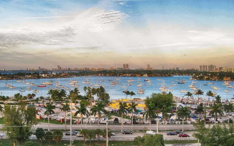 4 Formas de viajar de Miami a Nápoles: Rutas recomendadas