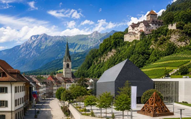 Guía turística de Vaduz: Historia, cultura y paisajes alpinos