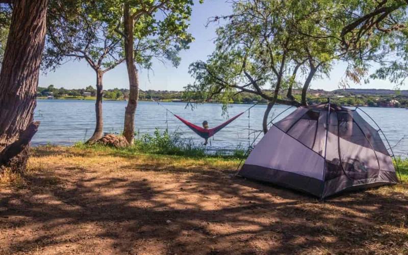 8 Increíbles Destinos para Acampar en los Lagos de Texas