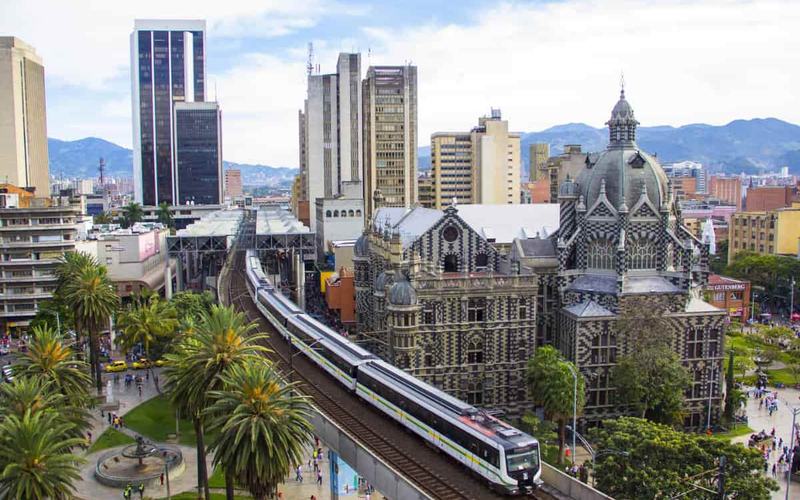 8 Increíbles Parques Públicos en Medellín, Colombia que debes visitar