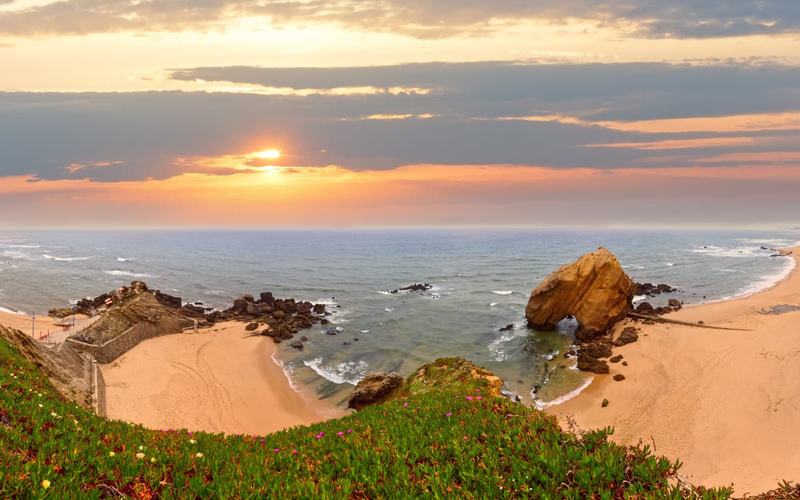 12 Mejores playas cercanas a Lisboa: Baños de sol en la capital