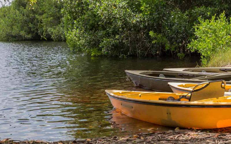 Mejores prácticas para equipar tu canoa para la pesca