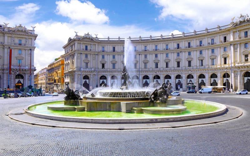 Piazza della Repubblica: Corazón histórico y cultural en el centro de Roma