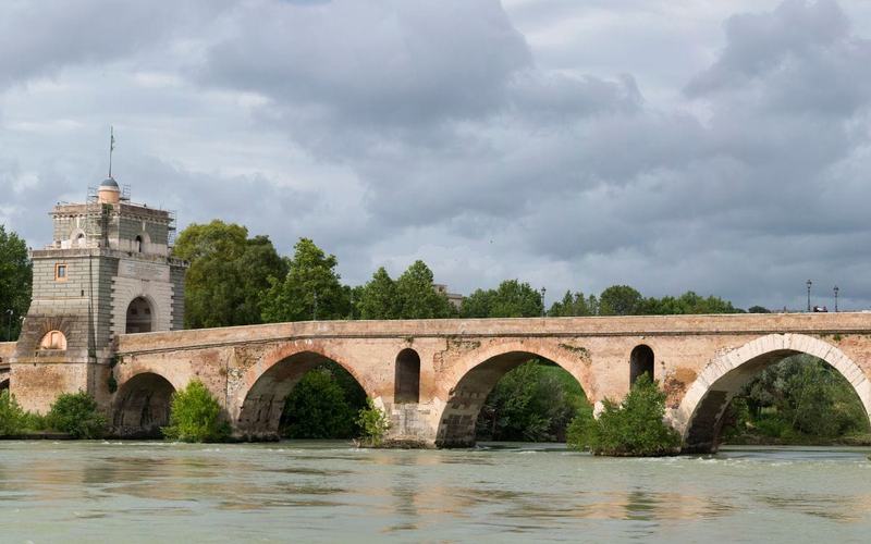 Ponte Milvio: Un puente en Roma para los enamorados