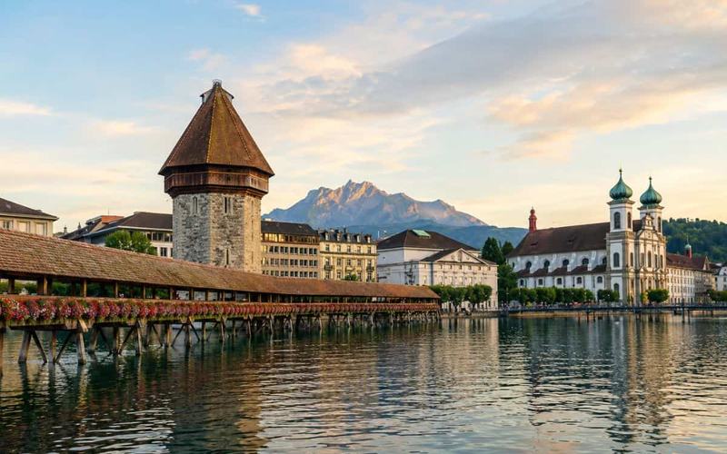 Puente de la Capilla de Lucerna: el histórico puente de madera que simboliza Suiza