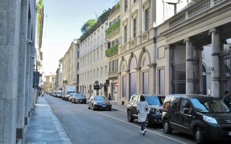 Via Montenapoleone: El epicentro del glamour y la moda en Milán