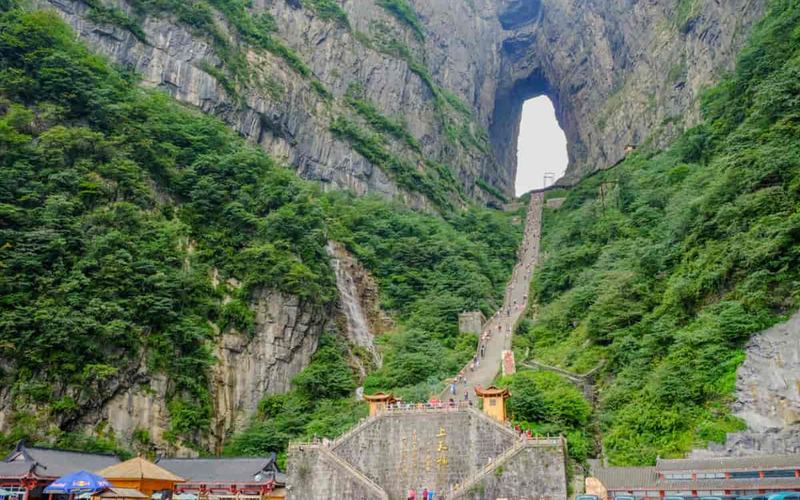 Visita la Espectacular Escalera al Cielo en China