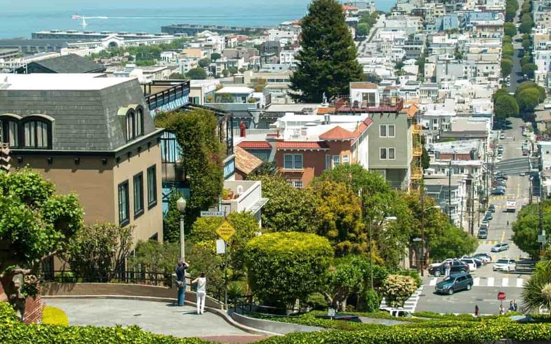 7 recomendaciones para recorrer Lombard Street, el ícono de San Francisco