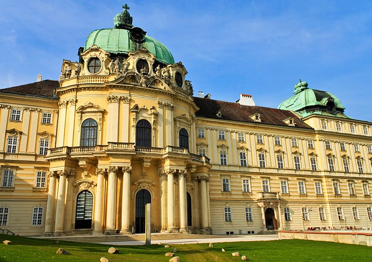 Abadía de Klosterneuburg y Altar de Verdún
