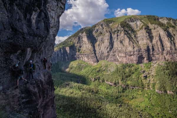 Abordar la vía ferrata de Telluride 