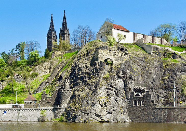 Admira las vistas desde la fortaleza de la colina: Vyšehrad
