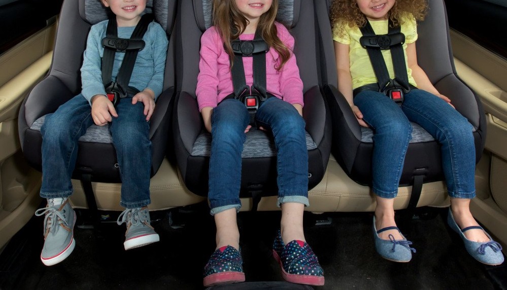 Asiento de bebé convertible para coche Cosco Mighty Fit 65 DX3