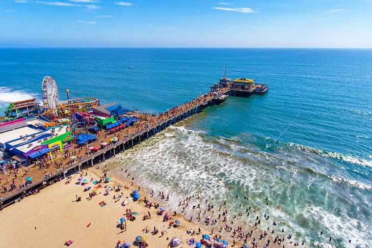 Asista a un festival de música gratuito en la playa de Santa Mónica