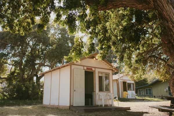 Cabañas glamping frente a la playa Eco Village