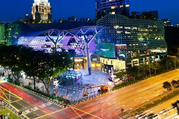 Camina las luces a lo largo de Orchard Road 14
