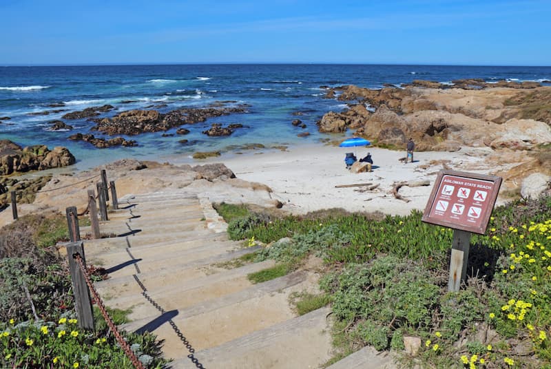Caminar por la playa-fin de semana en Pacific Grove