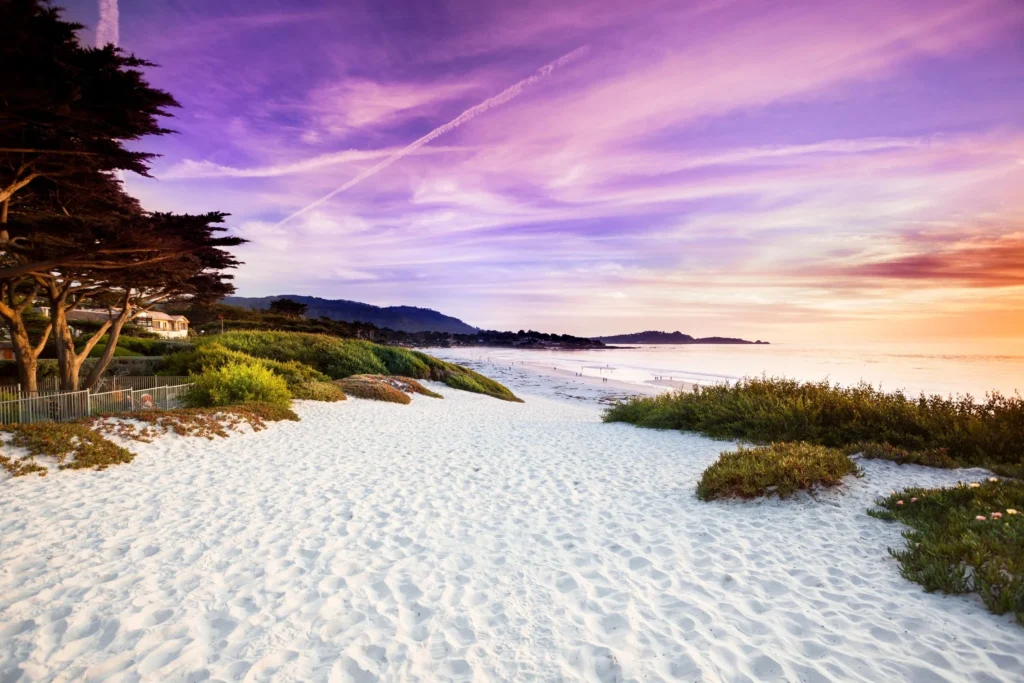 Mejores Lugares para Visitar en Julio en EE.UU Carmel-by-the-sea
