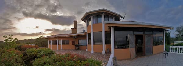 Casa Privada Entre Dos Volcanes-Casas Vacacionales en Alquiler en Costa Rica