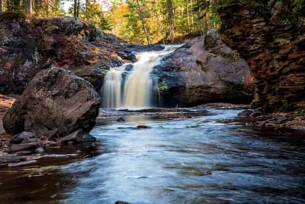 Cataratas Amnicon-cascadas en Wisconsin