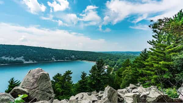 Circuito de East Bluff-Rutas de Senderismo en el Parque Estatal Devil's Lake