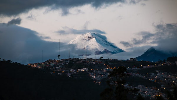 Cómo escalar el Cotopaxi ve con un guía