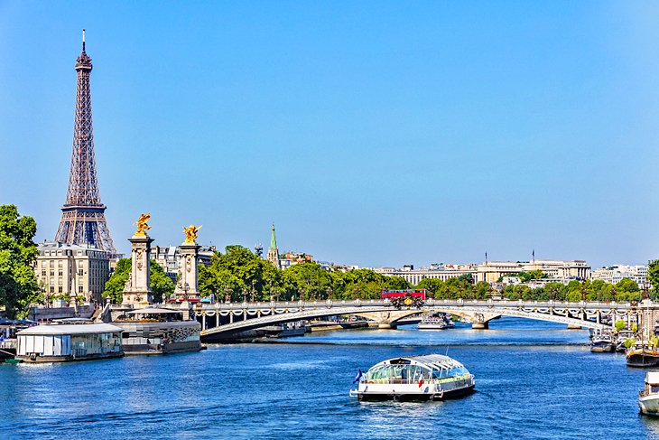 Actividades cercanas a la Torre Eiffel y sitios de interés por descubrir