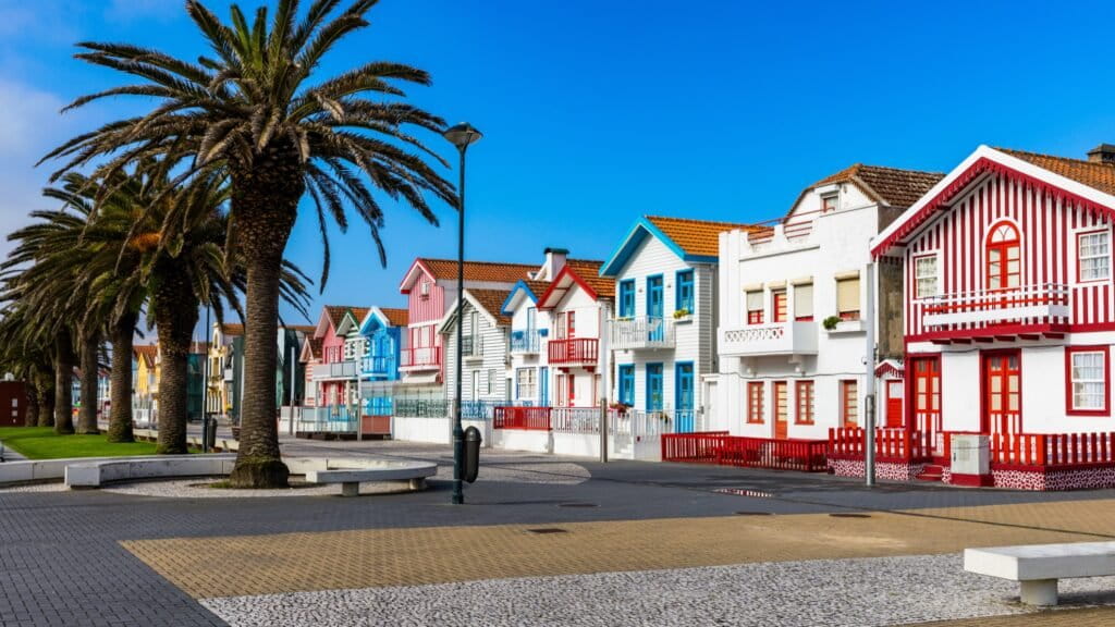 Costa Nova es el hogar de bonitas casas pintadas
