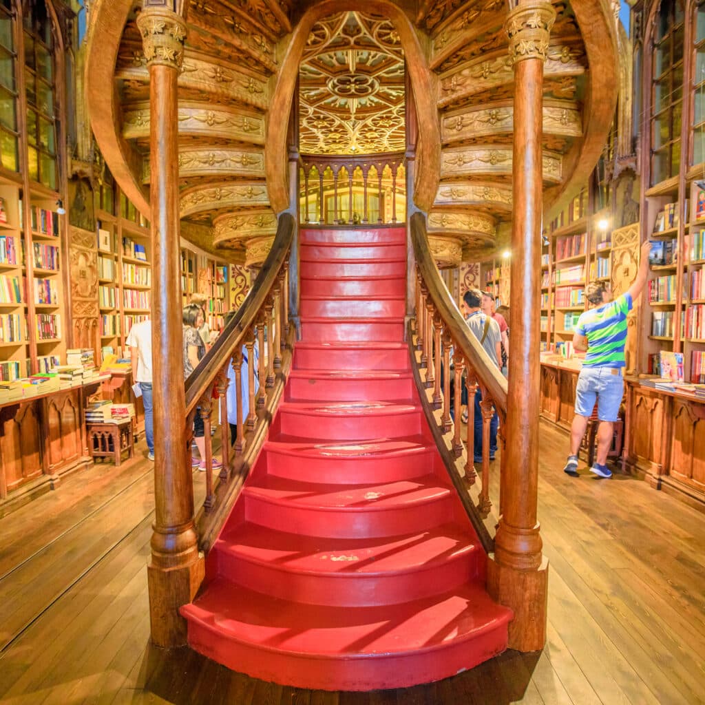 Conoce la impresionante Livraria Lello _ Cuota de entrada a la librería