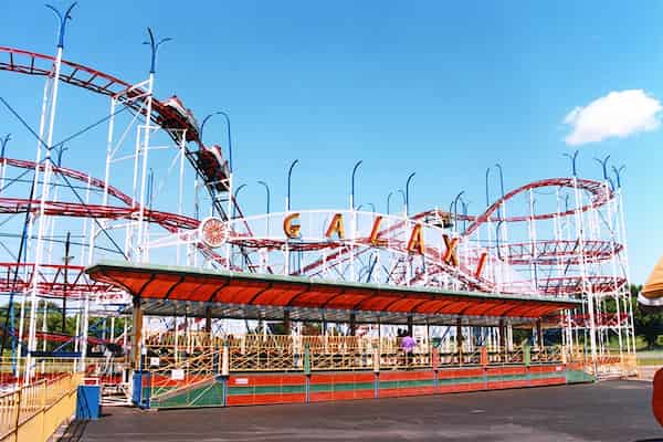 Da un paseo en el parque de atracciones Joyland