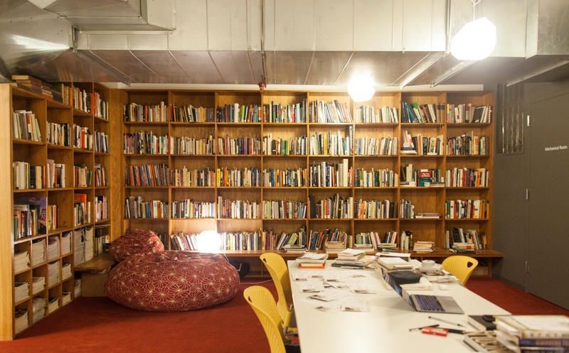 Descubre una biblioteca secreta