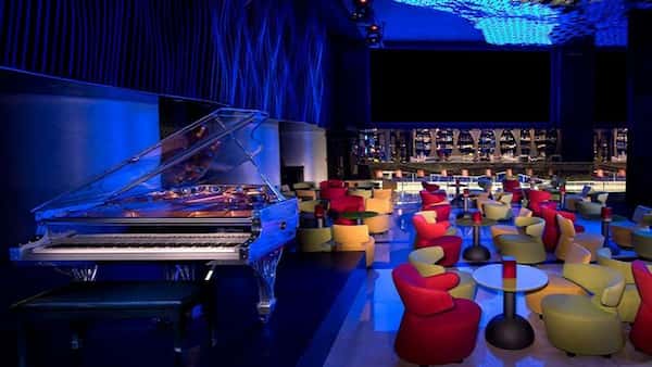 Disfruta de noches fascinantes en el piano bar de Madison