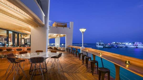 Disfruta de una experiencia gastronómica única en B-Lounge