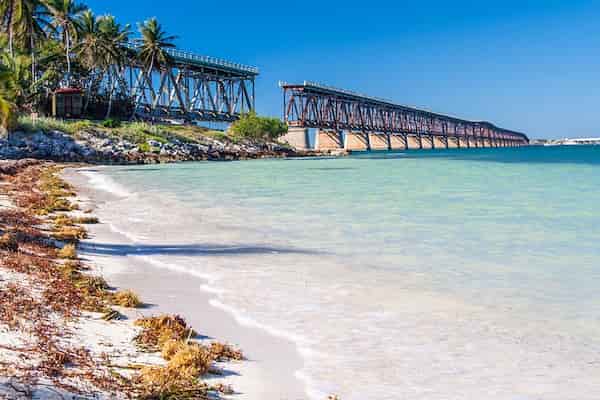 Disfrute de la playa en el Parque Estatal Bahía Honda, Big Pine Key