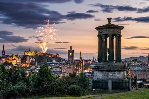Disfrute de las vistas desde Calton Hill y el Monumento Nacional Escocés