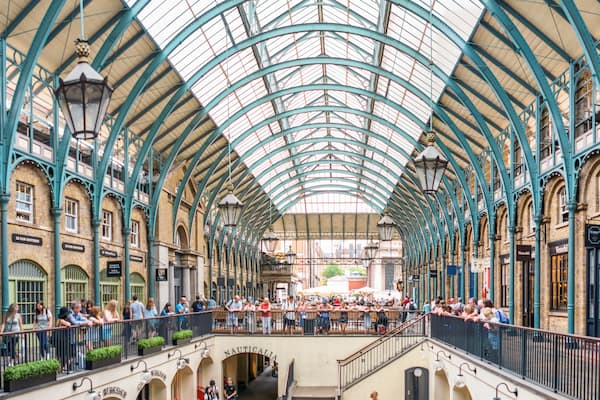Diviértete con músicos callejeros en Covent Garden