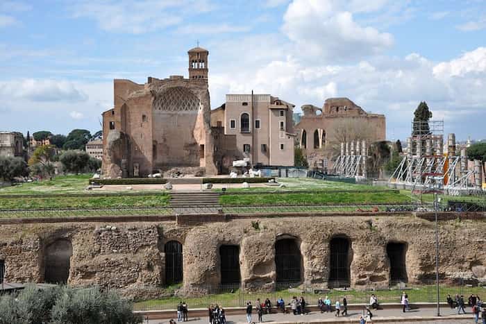 Domus Aurea una joya arqueológica bajo tierra - Recorridos a pie por Roma