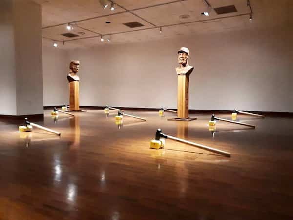 Echa un vistazo al arte local en la Galería de Arte de Weston