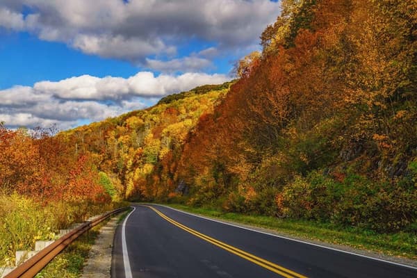 El Skyway de Cherohala-Colores de Otoño en Tennessee