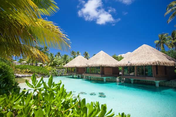 El bungalow sobre el agua con piscina es increíblemente espacioso