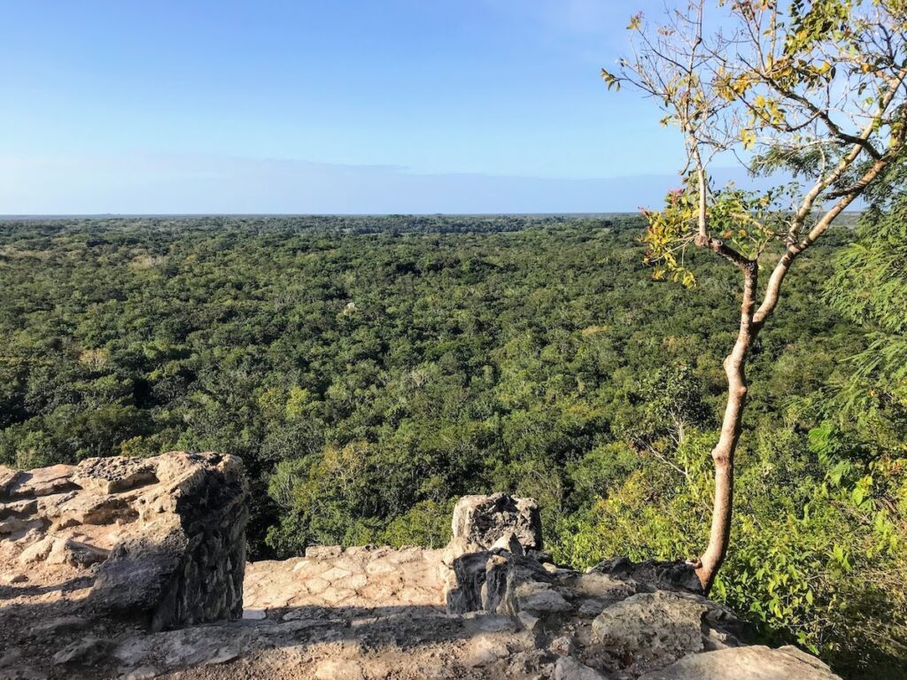 El grupo Nohoch Mul-Explorar las Ruinas Mayas de Cobá