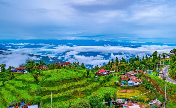 Está ubicado en las estribaciones del Himalaya 1