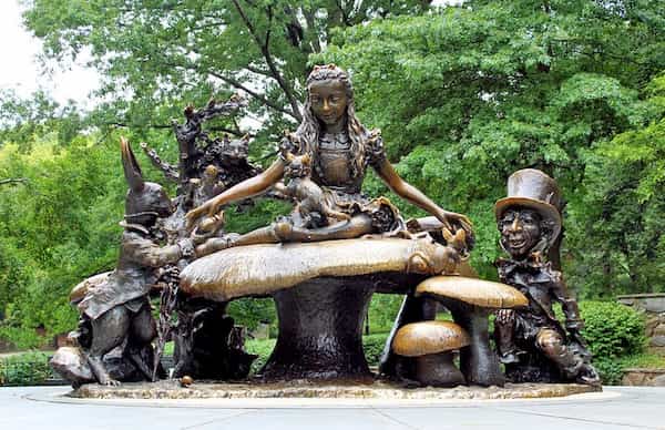 Estatua de Alicia en el país de las maravillas - atracciones turísticas de Central Park