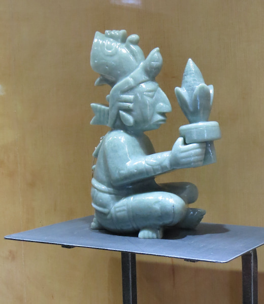 Estatua de jade Las mejores cosas para hacer en el lago Atitlán en Guatemala 1.2