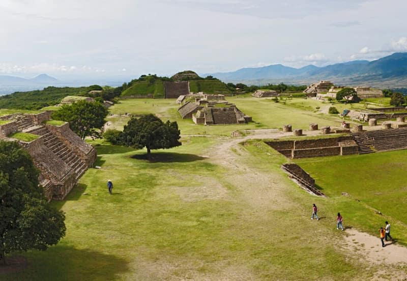 Explora La Gran Plaza-visitar monte albán oaxaca